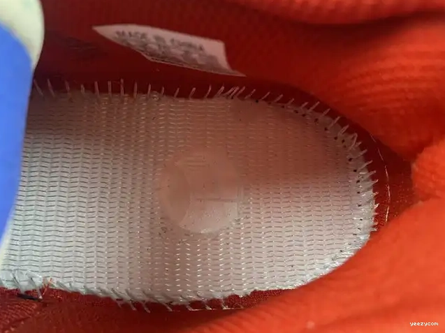 700 Hi-Res Boost Adidas HQ6979 Yeezy Red 0503